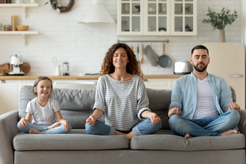 5 jednoduchých jógových pozic na doma